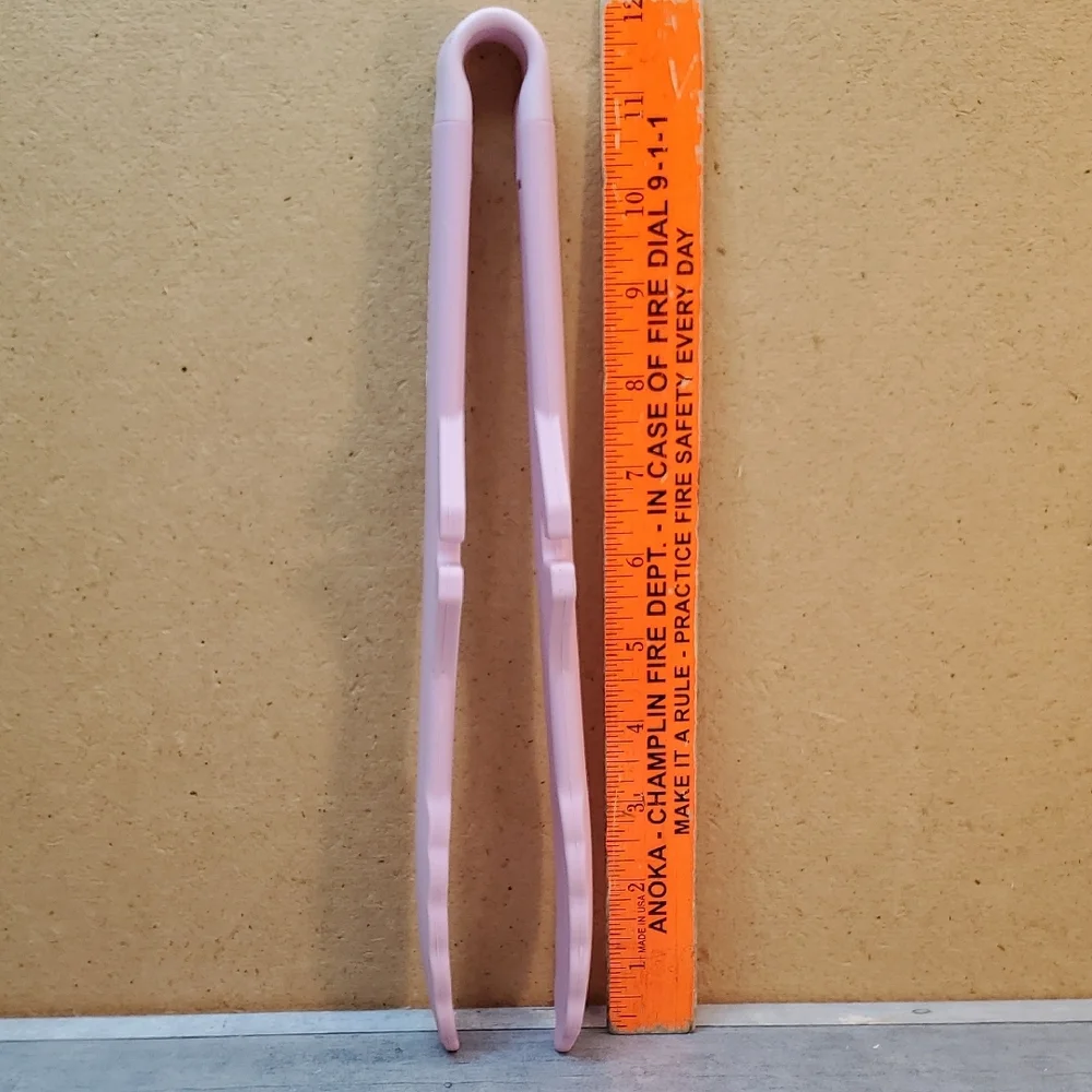 Crofton Silicone Kitchen Tongs in Dusty Pink